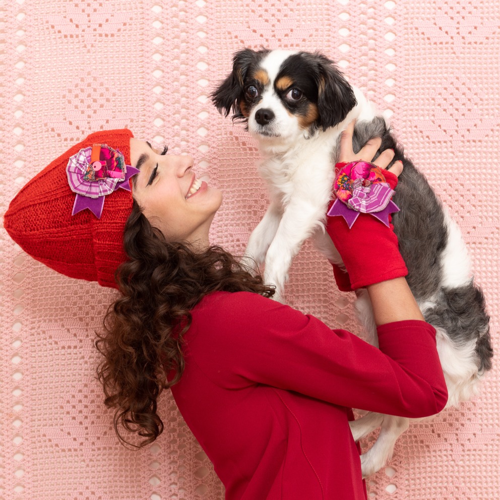 Bonnet Médaillon Rouge – Image 2