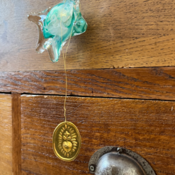 Alternative view of Petit pendentif médaille cœur