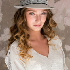 Chapeau paille dentelle grise