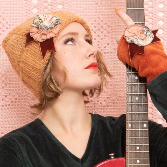 Bonnet Médaillon Orangé – Image 2