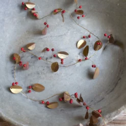 Guirlande feuillage et baies rouges