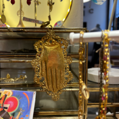 Alternative view of Pendentif mural main en dentelle