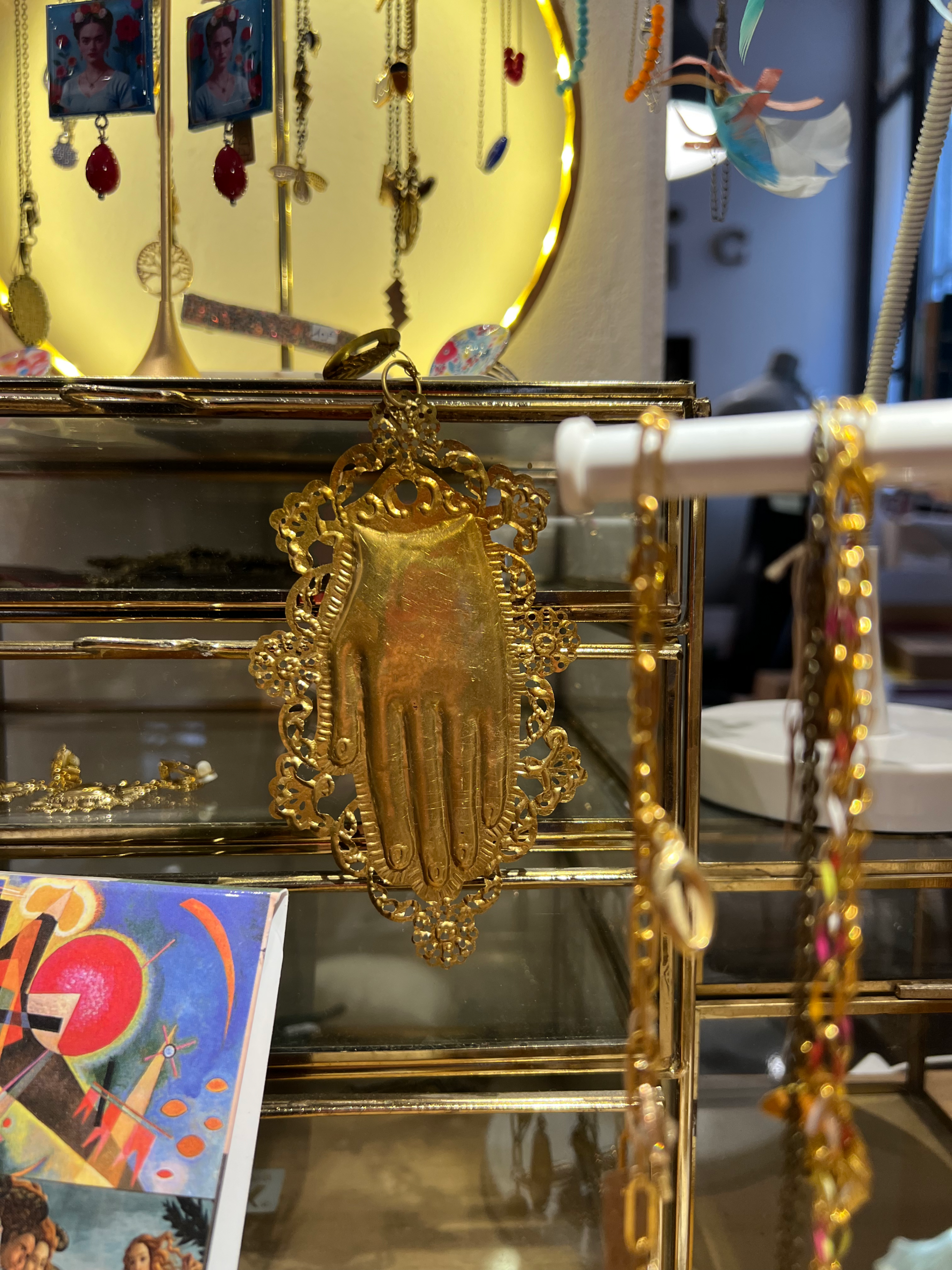 Pendentif mural main en dentelle – Image 2