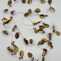 Alternative view of Guirlande feuillage et baies rouges